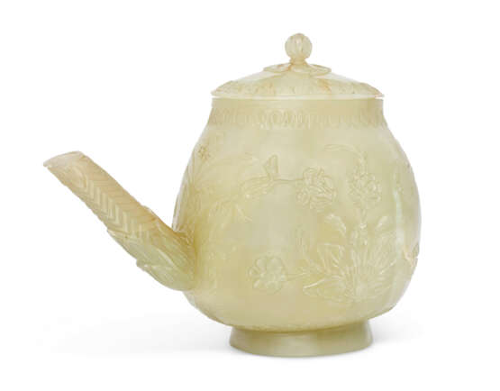 A JADE EWER AND COVER - Foto 1