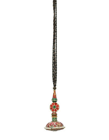 AN ENAMELLED AND GEM-SET GOLD ORNAMENT - фото 1