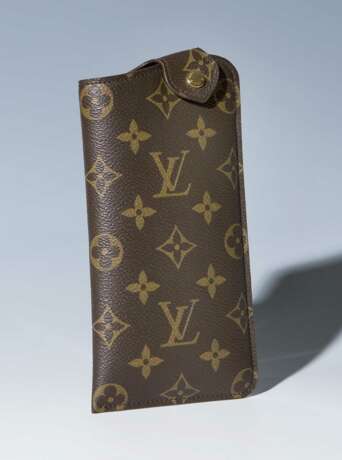 Louis Vuitton: Etui Lunettes. - фото 1