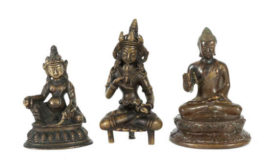 3 buddhistische Bronzefiguren Indien/Nepal - photo 1