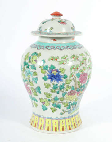 Deckelvase mit Blumen China - photo 2