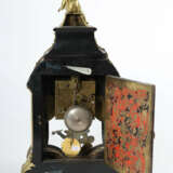 Barockstil-Pendule mit Boulle-Einlagen und Muschelbläserfigur Frankreich - photo 3
