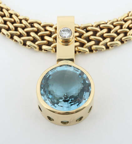 Moderner Blautopasanhänger an Goldcollier Gelbgold 585/750 - photo 4