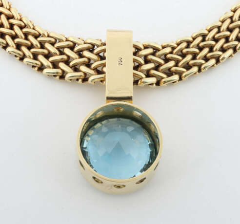 Moderner Blautopasanhänger an Goldcollier Gelbgold 585/750 - photo 5