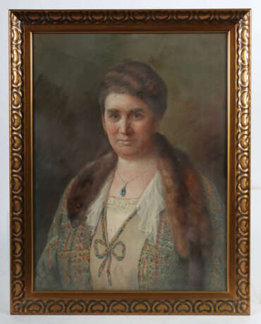 Knobloch, Gertrud ''Dame mit Fuchsstola'', en face-Darstellung einer Frau in Kleid und Mantel, mit ihrem Blick den Betrachter anvisierend, vor neutralem Hintergrund, oben rechts sign - photo 2