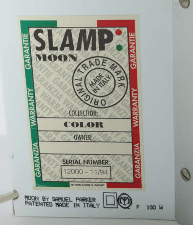 Parker, Samuel 2x Tischlampe ''Moon'', Ausführung: Slamp, Italien, 1994, weißer und farbiger Kunststoff mit Aluminiumschienen, zweiteilig verschraubt, je ein Leuchtkörper, Herstellerlabel, H: ca - фото 2