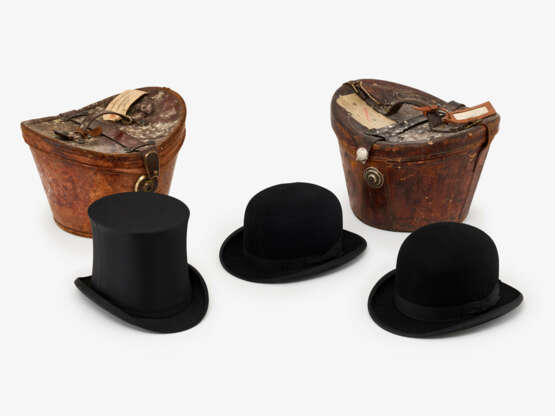 Konvolut Herrenhüte mit zwei Leder Hutschachteln - London, Stuttgart, Wien 20. Jh. - photo 1