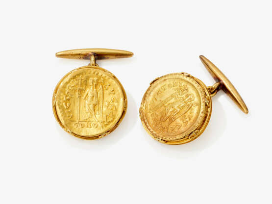 Paar Manschettenknöpfe mit byzantinischen Goldmünzen - Fassung: wohl Osmanisches Reich, um 1900-1910 - Foto 1