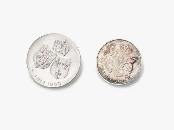 Zwei Gedenkmünzen - Deutschland, 1963 bzw. 1960 HOLL (Geburtagsmünze) bzw. FAHRNER (Hochzeitsmünze) - photo 2
