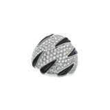CARTIER "MAILLON PANTHÈRE" CERAMIC AND DIAMOND BRACELET; TOGETHER WITH A CARTIER DIAMOND AND ONYX RING - photo 5