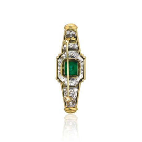 EMERALD AND DIAMOND RING AND BROOCH - photo 4