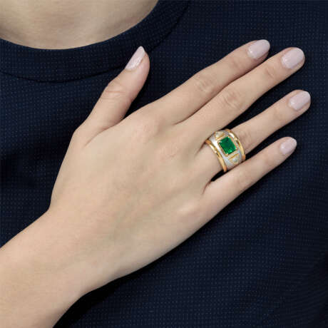 EMERALD AND DIAMOND RING AND BROOCH - Foto 5