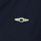 EMERALD AND DIAMOND RING AND BROOCH - photo 6