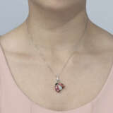 CARTIER LADYBIRD RUBY, ONYX AND DIAMOND PENDENT NECKLACE; TOGETHER WITH TWO MULTI-GEM BROOCHES - photo 6