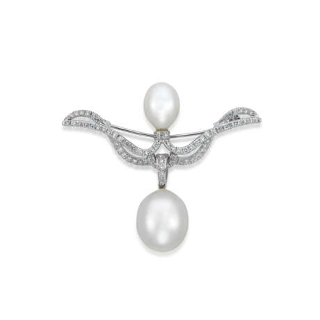 JADEITE AND DIAMOND PENDANT; TOGETHER WITH A CULTURED PEARL AND DIAMOND BROOCH - Foto 4