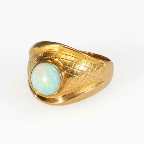 Breiter Ring mit Opal. - Foto 1
