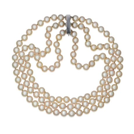 TWO CULTURED PEARL AND DIAMOND NECKLACES - фото 2