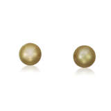 COLOURED CULTURED PEARL AND GOLD NECKLACE, EARRINGS AND RING SET - photo 6