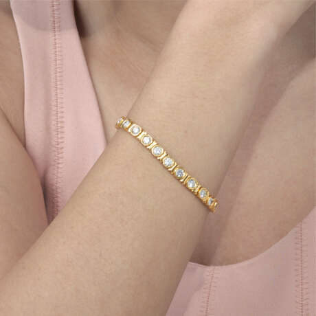 DIAMOND AND GOLD BRACELET AND EARRING SET - photo 7