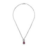 HARRY WINSTON RUBY AND DIAMOND EARRINGS; TOGETHER WITH A RUBY AND DIAMOND NECKLACE - Foto 3