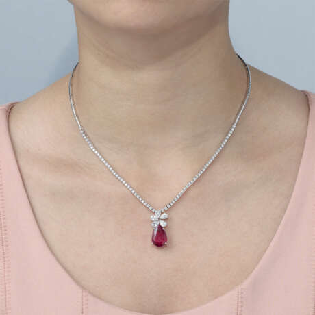 HARRY WINSTON RUBY AND DIAMOND EARRINGS; TOGETHER WITH A RUBY AND DIAMOND NECKLACE - фото 6