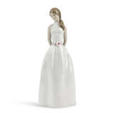 A LLADRÓ LIMITED EDITION 'SWEET ADOLESCENCE' PORCELAIN FIGURINE - photo 1