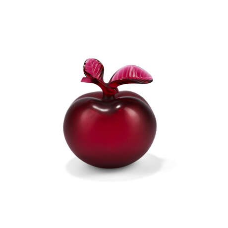 A LALIQUE LIMITED EDITION 'POMME ROUGE' CARDINAL RED APPLE BOTTLE WITH LID AND AN ANEMONE SMALL BOWL - фото 3