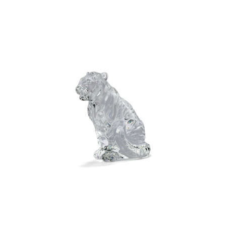 A LALIQUE AND A BACCARAT TIGER CRYSTAL FIGURINES - фото 4