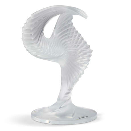 A RARE LALIQUE 'TROPHEE' SWIRLED SKATING CRYSTAL SCULPTURE - photo 2