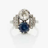 Historischer Ring mit einem Saphir und Diamanten - England, 1920er -1930er Jahre - Foto 2
