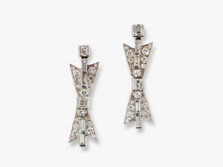 Ein Paar Ohrschraubgehänge verziert mit Diamanten - USA, 1930er -1940er Jahre