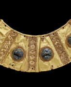 Empire achéménide (550-330 av. J.-C.). AN ACHAEMENID GOLD AND LAPIS LAZULI PECTORAL