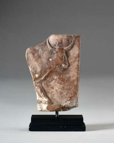 A FRAGMENTARY EGYPTIAN LIMESTONE DOUBLE-SIDED SCULPTOR’S MODEL - Foto 1