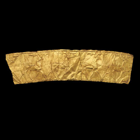 A WESTERN IRANIAN GOLD PLAQUE - Foto 1