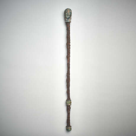 A SASANIAN BRONZE AND IRON SCEPTER - фото 1