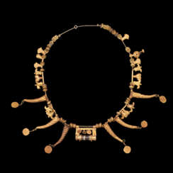 A PARTHIAN GOLD PENDANT AND BANDED AGATE BEAD NECKLACE