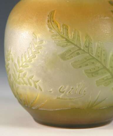 Jugendstil-Vase mit Farndekor, Gallé. - photo 3