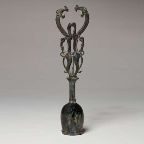 A LURISTAN BRONZE FINIAL AND STAND - photo 1