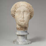 A ROMAN MARBLE PORTRAIT HEAD OF A WOMAN - photo 1