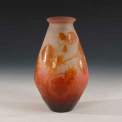 Jugendstil-Vase mit Haselnussdekor, Gal