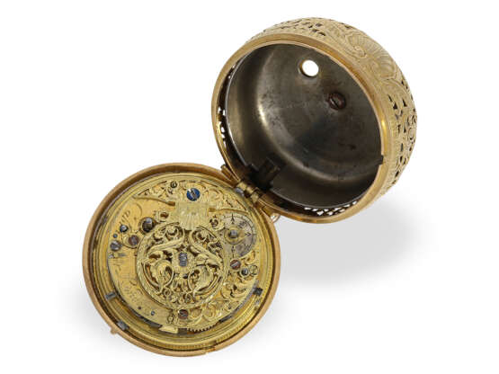 Taschenuhr: äußerst prächtige 18K Repoussé Doppelgehäuse-Spindeluhr mit Schlagwerk, Charles Cabrier London, ca.1750 - Foto 4