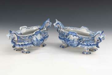 2 Fayence-Jardinieren mit Blaumalerei.