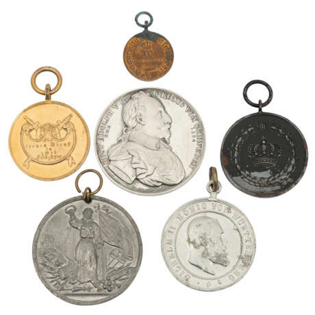 Konvolut Auszeichnungen und Medaillen mit Württemberg - photo 1