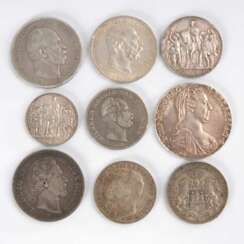 9 Silbermünzen.