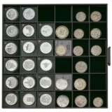 Weltmünzen, meist in Silber! ca. 250 Münzen in einer Beba Box, - Foto 5