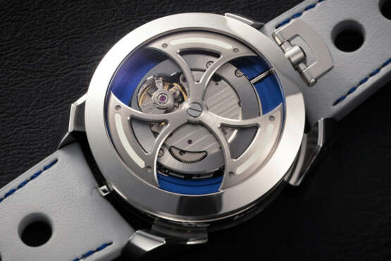 M.A.D 1 FRIENDS EDITION, A STEEL AUTOMATIC WRISTWATCH WITH LATERAL TIME DISPLAY - фото 1