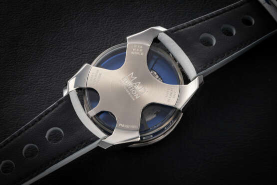 M.A.D 1 FRIENDS EDITION, A STEEL AUTOMATIC WRISTWATCH WITH LATERAL TIME DISPLAY - photo 4