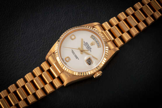 ROLEX, DAY-DATE REF. 18238, A GOLD AUTOMATIC WRISTWATCH WITH AGATE DIAL - фото 2