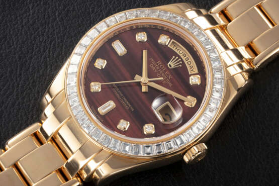 ROLEX, DAY-DATE REF. 523891, A GOLD AND DIAMOND-SET AUTOMATIC WRISTWATCH - Foto 1