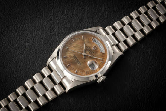 ROLEX, DAY-DATE REF. 18206, A PLATINUM AUTOMATIC WRISTWATCH WITH WOOD DIAL - photo 2